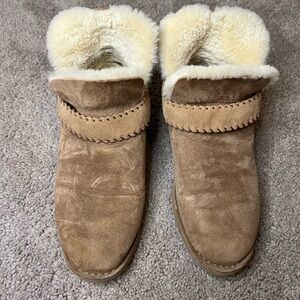 UGG McKay Chestnut Ankle Bootie with Strap Womens 10